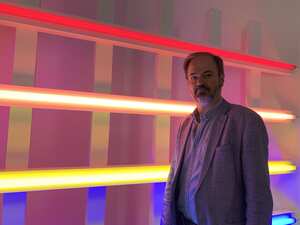 Juan Villoro (México, 1956) es periodista, escritor y traductor, otra de sus obras están la novela ‘El testigo’, los ensayos de 'La utilidad del deseo', y las crónicas de 'Los once de la tribu' y 'Dios es redondo'.