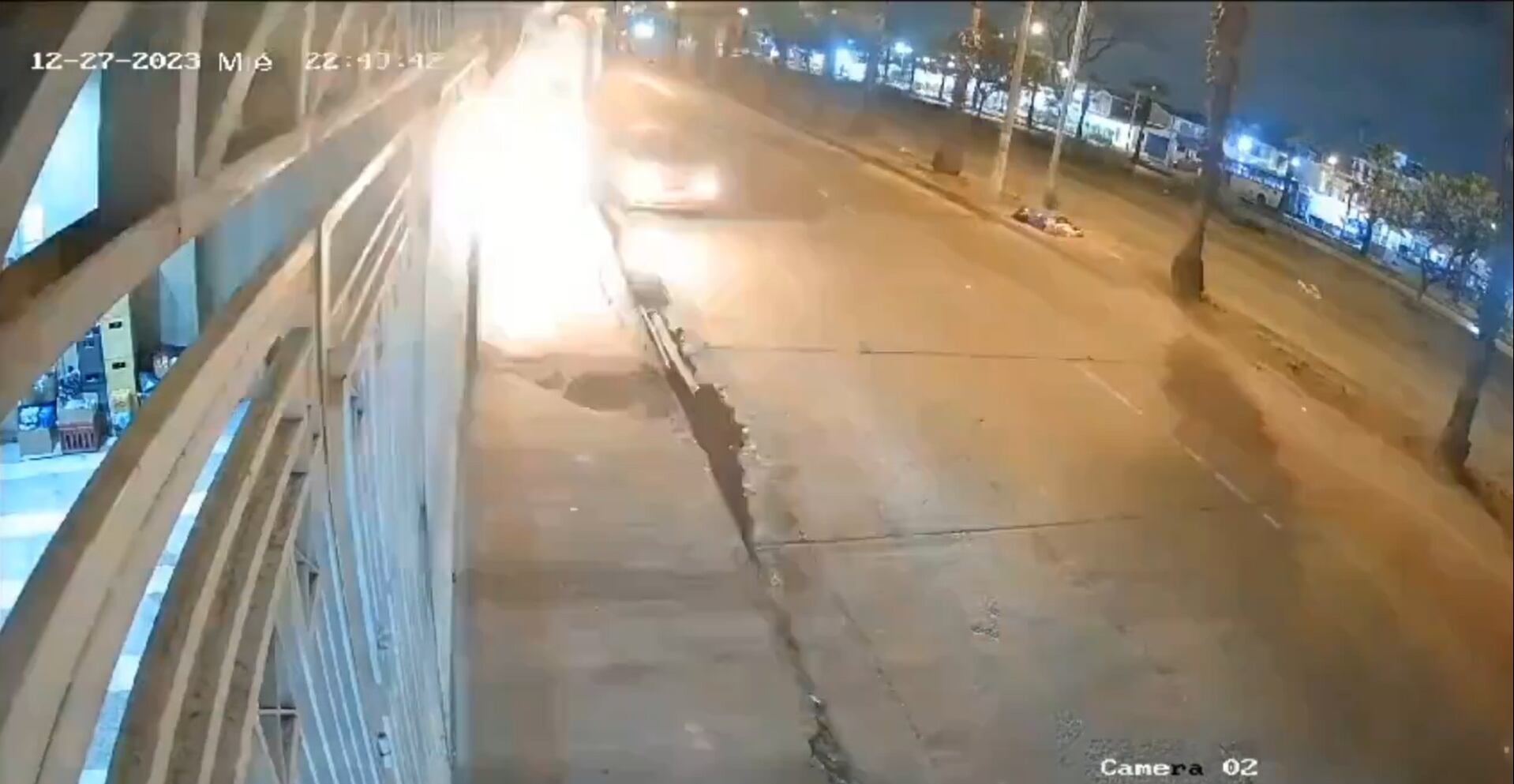 El cómplice abandonó la zona tras la explosión.