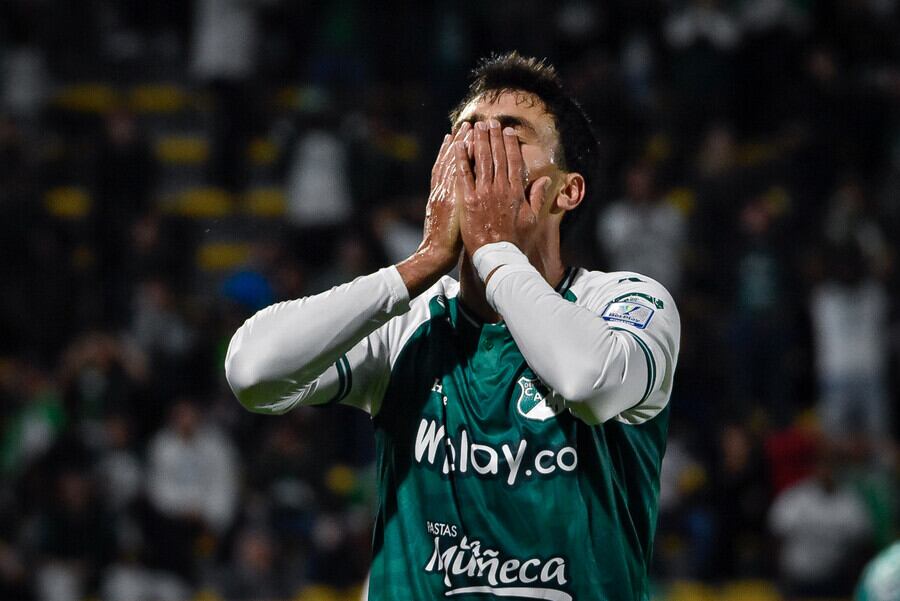 Juan Ignacio Dinenno lamentándose en Deportivo Cali