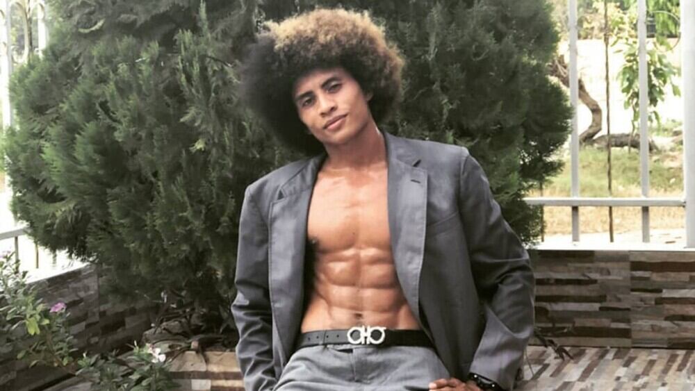 Tarzán dice que es una persona humilde que sostiene a su familia haciendo publicidad a través de las redes sociales.