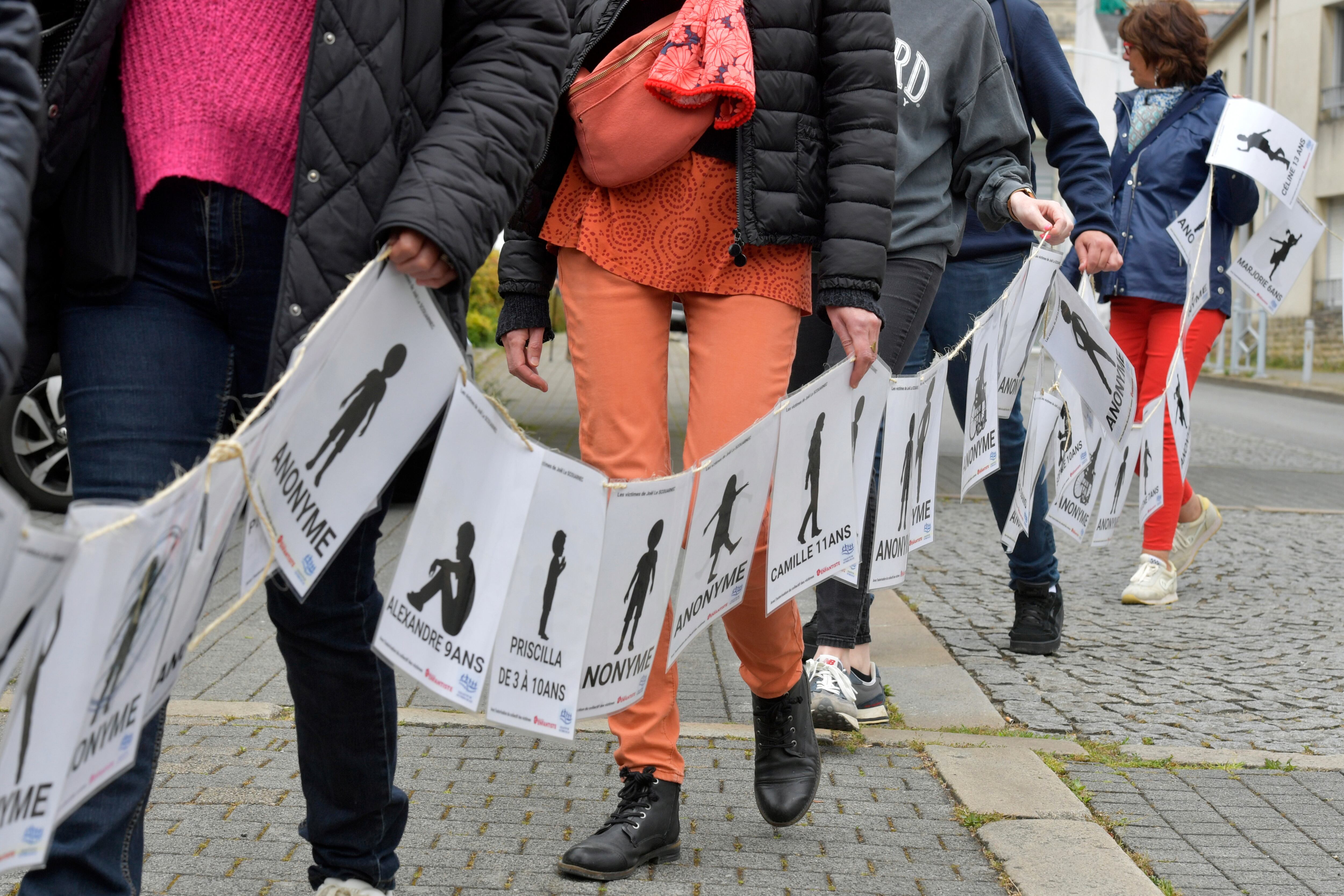 Protestas en Francia por condena contra cirujano condenado por abusar de más de 300 víctimas.