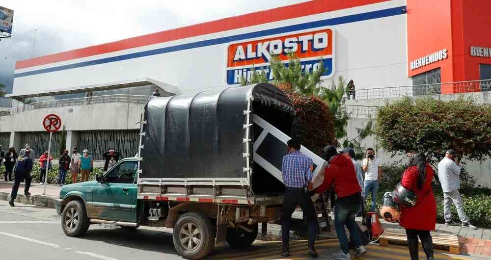 Alkosto busca empleados en Colombia con estas ofertas.