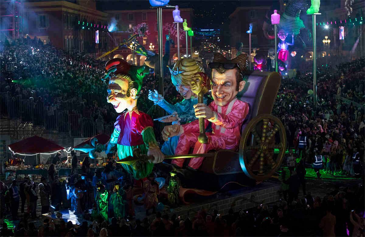 El presidente de Francia, Emmanuel Macron, a la derecha, es representado en un flotador durante el desfile "Corso" de la 136ª edición del carnaval de Niza, el sábado 15 de febrero de 2020, en Niza, al sureste de Francia. El carnaval se celebra desde el 17 al 29 de febrero. Foto: Daniel Cole/ AP. 