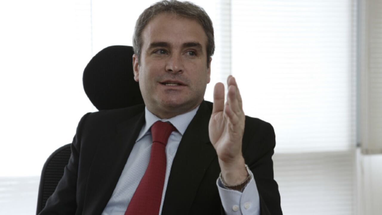 Pablo Felipe Robledo, superintendente de Industria y comercio.