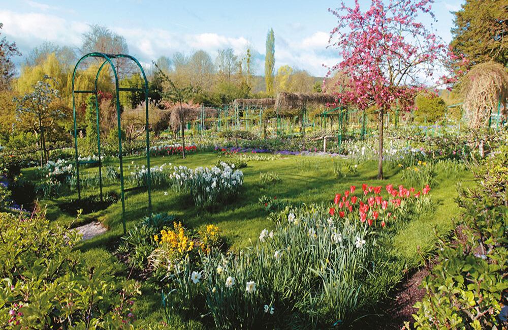 Vista general del jardín de Claude Monet en Giverny, Francia.