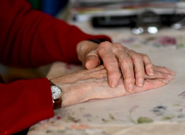 Manos anciana. Anciano. Adulto mayor. Persona mayor