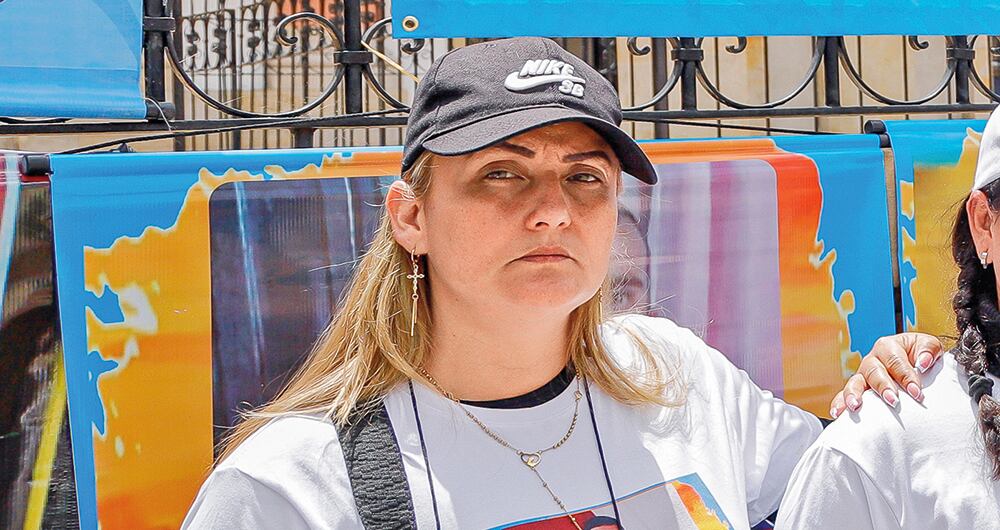 Luz Marina Pérez reclama para recuperar el cuerpo de su hijo, asesinado por las pandillas. Mientras tanto, las familias le piden al Gobierno nacional que interceda para conocer la situación de sus allegados.