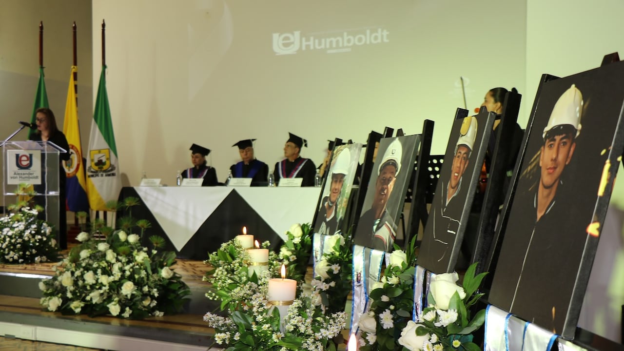 La Universidad Alexander von Humboldt rindió homenaje a los siete estudiantes que murieron en el accidente.