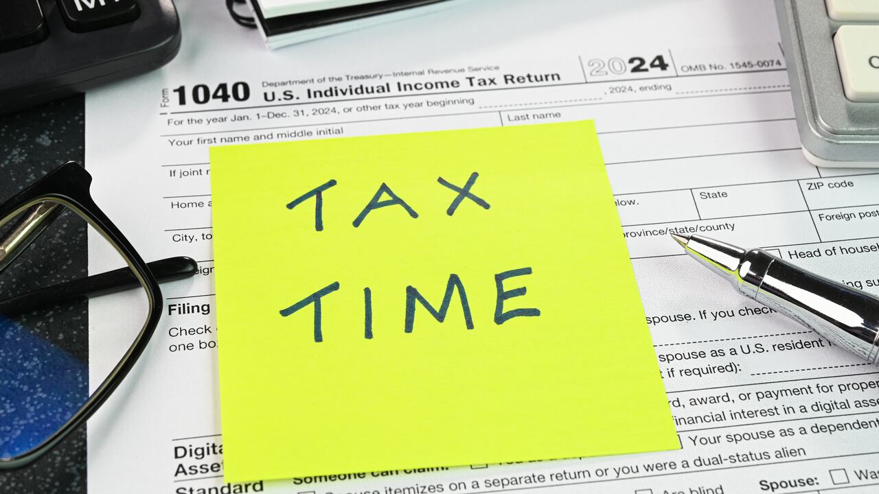 Con la reforma fiscal de 2025, contribuyentes deben revisar deducciones y créditos para preparar correctamente sus impuestos 2026.