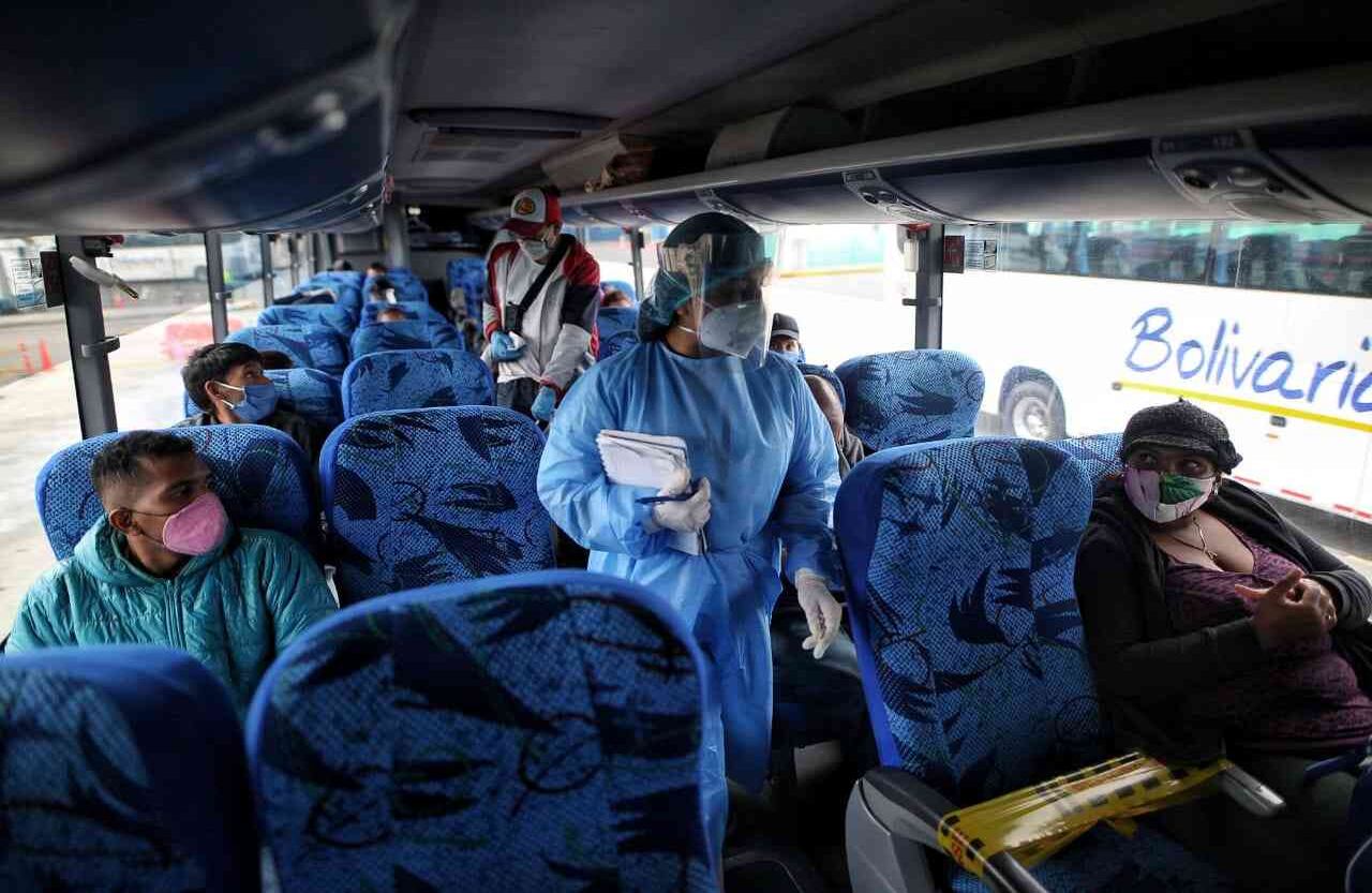 Migrantes venezolanos en los buses que parten de Bogotá. Foto: Esteban Vega/SEMANA