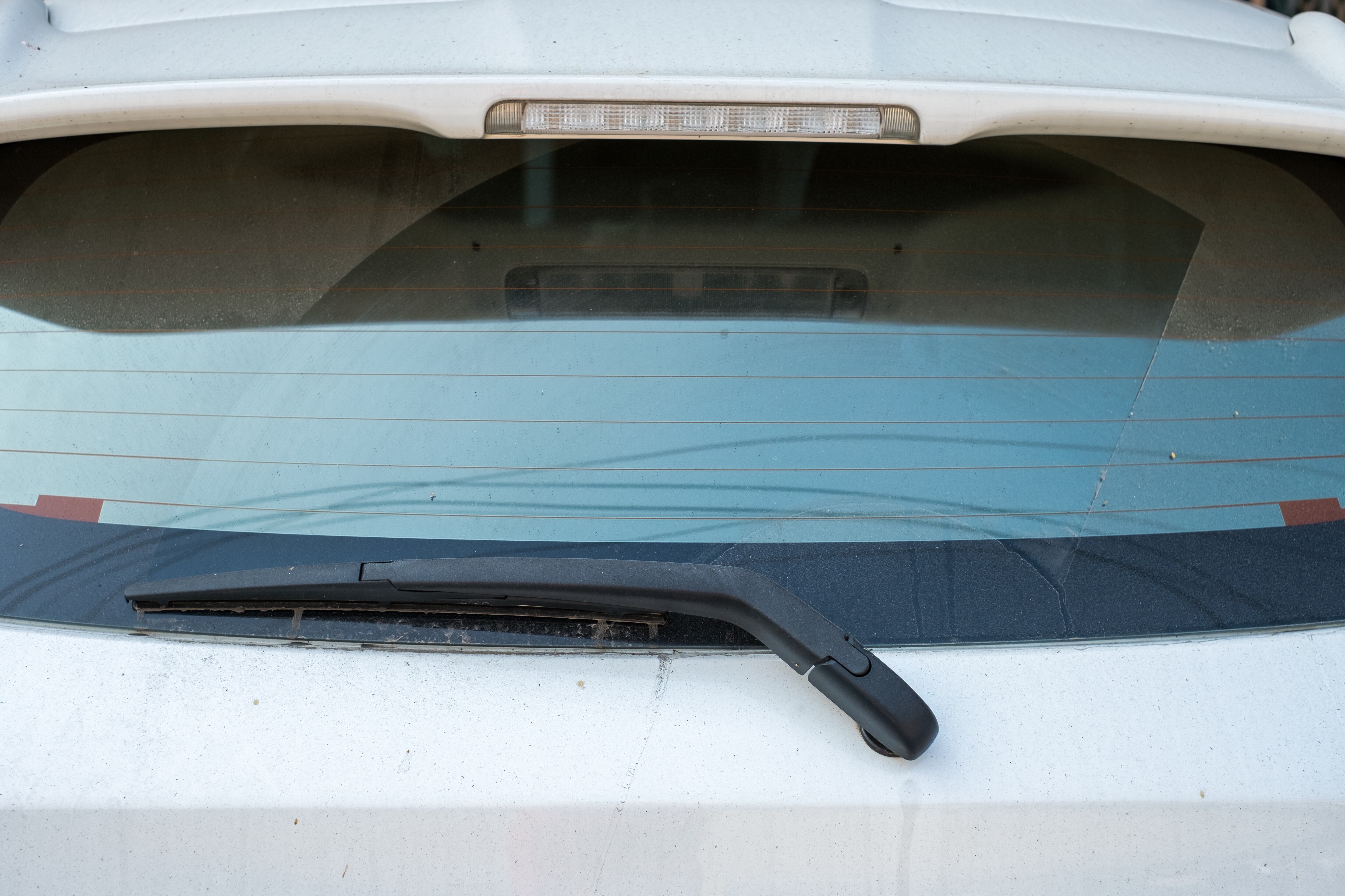 Líneas del vidrio trasero de un carro