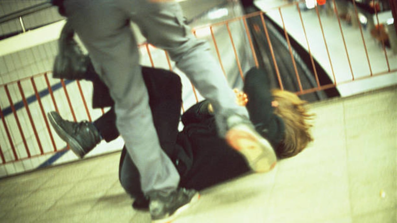 Más de 20 estudiantes observaron la pelea sin intervenir. (Imagen referencia).