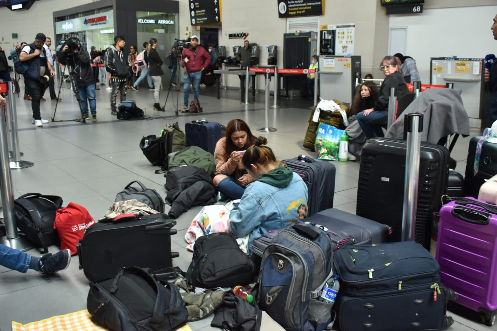 Crisis de pasajeros en el aeropuerto El Dorado