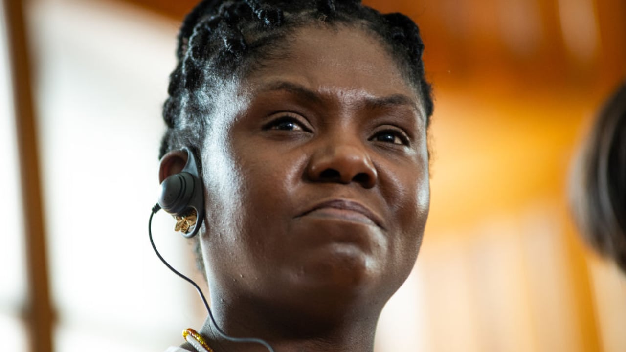 La vicepresidenta colombiana, Francia Márquez, y la vicepresidenta de Kenia, Rigathi Gachagua (fuera de cámara), dan una conferencia de prensa en Bogotá, Colombia, el 12 de septiembre de 2023. (Foto de Sebastian Barros/NurPhoto vía Getty Images)