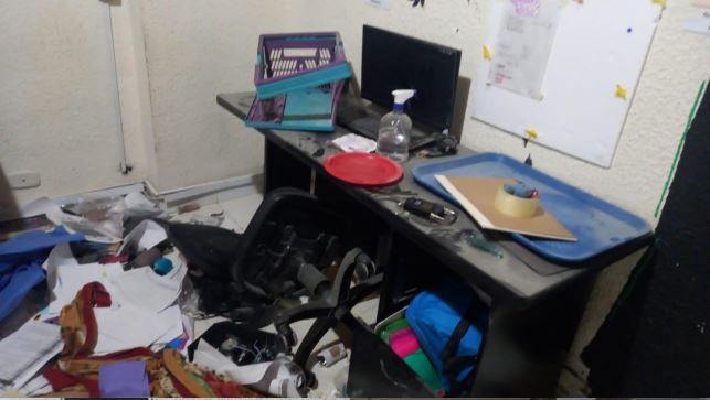 Así quedaron las oficinas del centro Nuevo Nacimiento