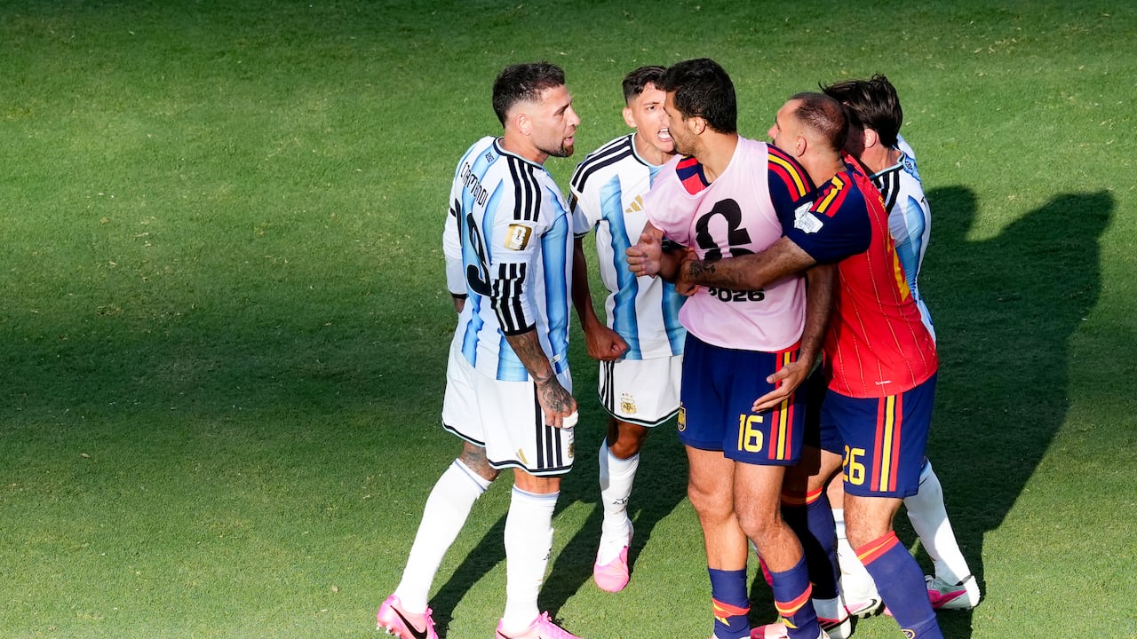El cruce entre Nicolás Otamendi y Rodri se robó parte de la atención luego del triunfo de España sobre Argentina en la final.