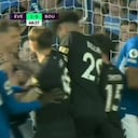 El momento en que Yerry Mina discute con Solanke en el arco del Everton