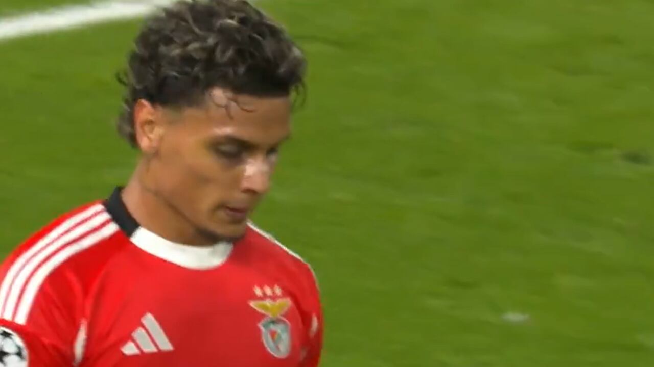 Richard Ríos reacciona a su autogol en Chelsea vs. Benfica