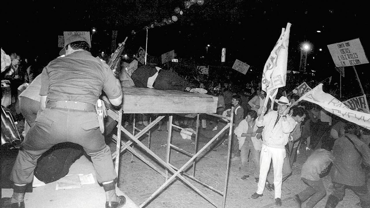 Imágenes del momento justo del atentado que acabó con la vida de Luis Carlos Galán.