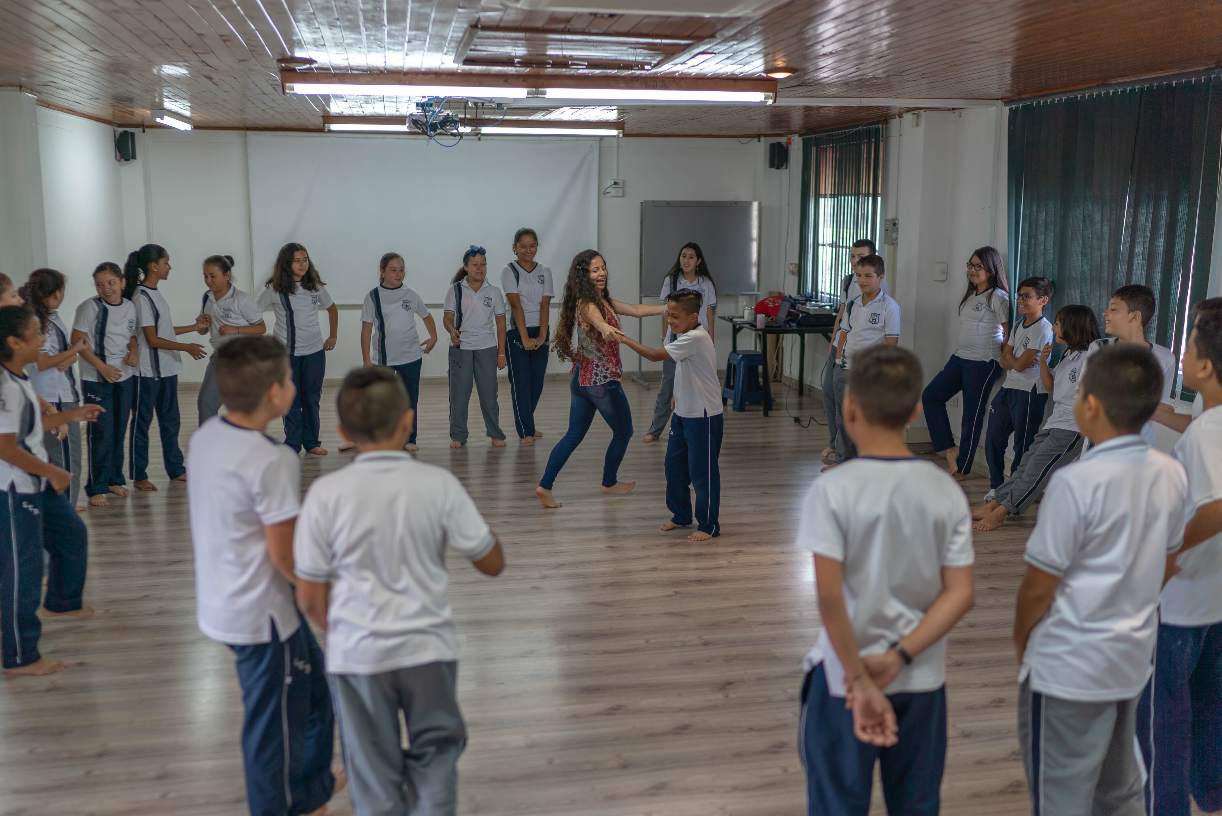 En lo social, Frisby adelanta proyectos en tres frentes: educación formal, educación no formal y proyectos especiales.