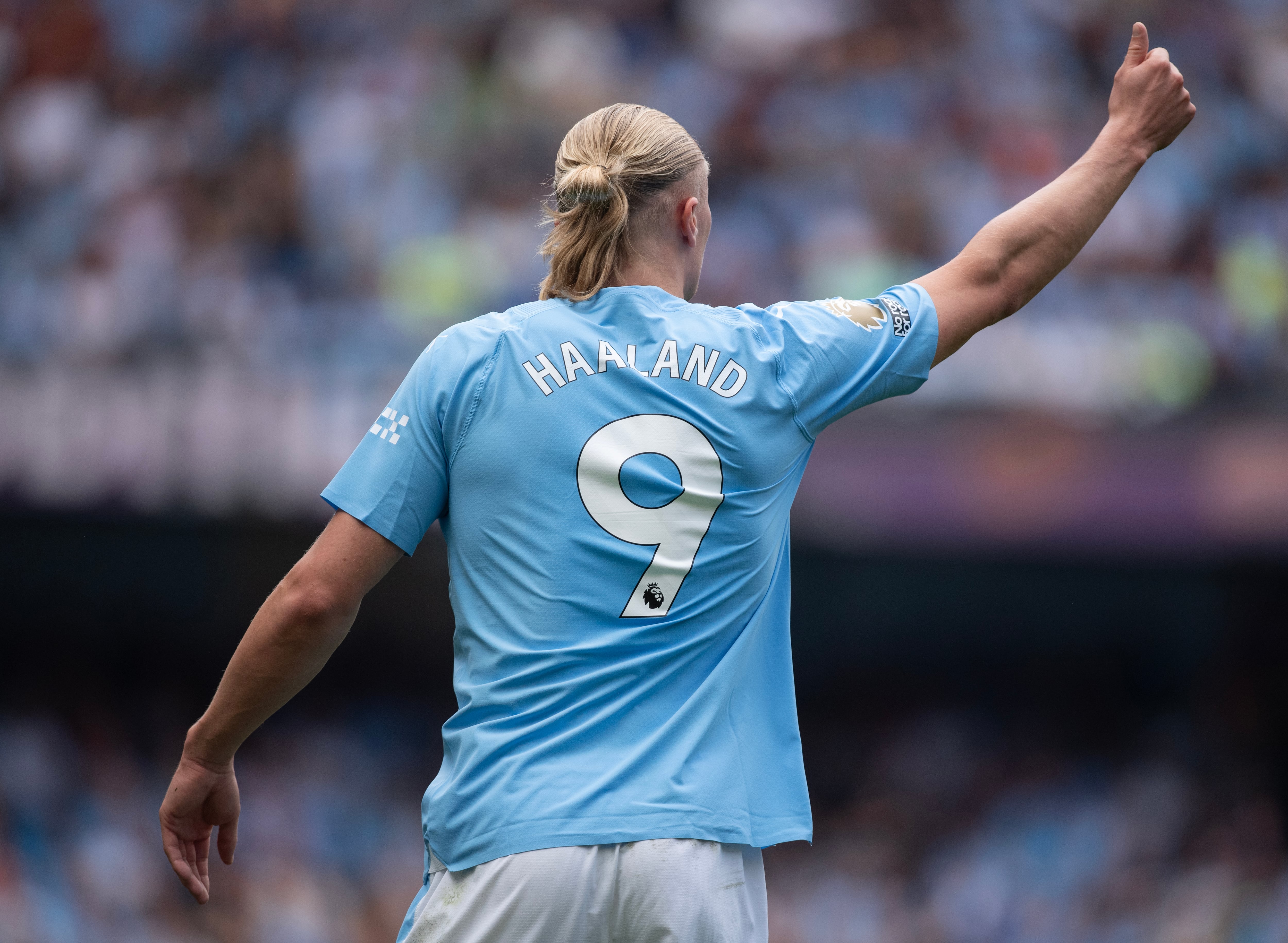 Erling Haaland marcó triplete en un nuevo duelo de la Premier.