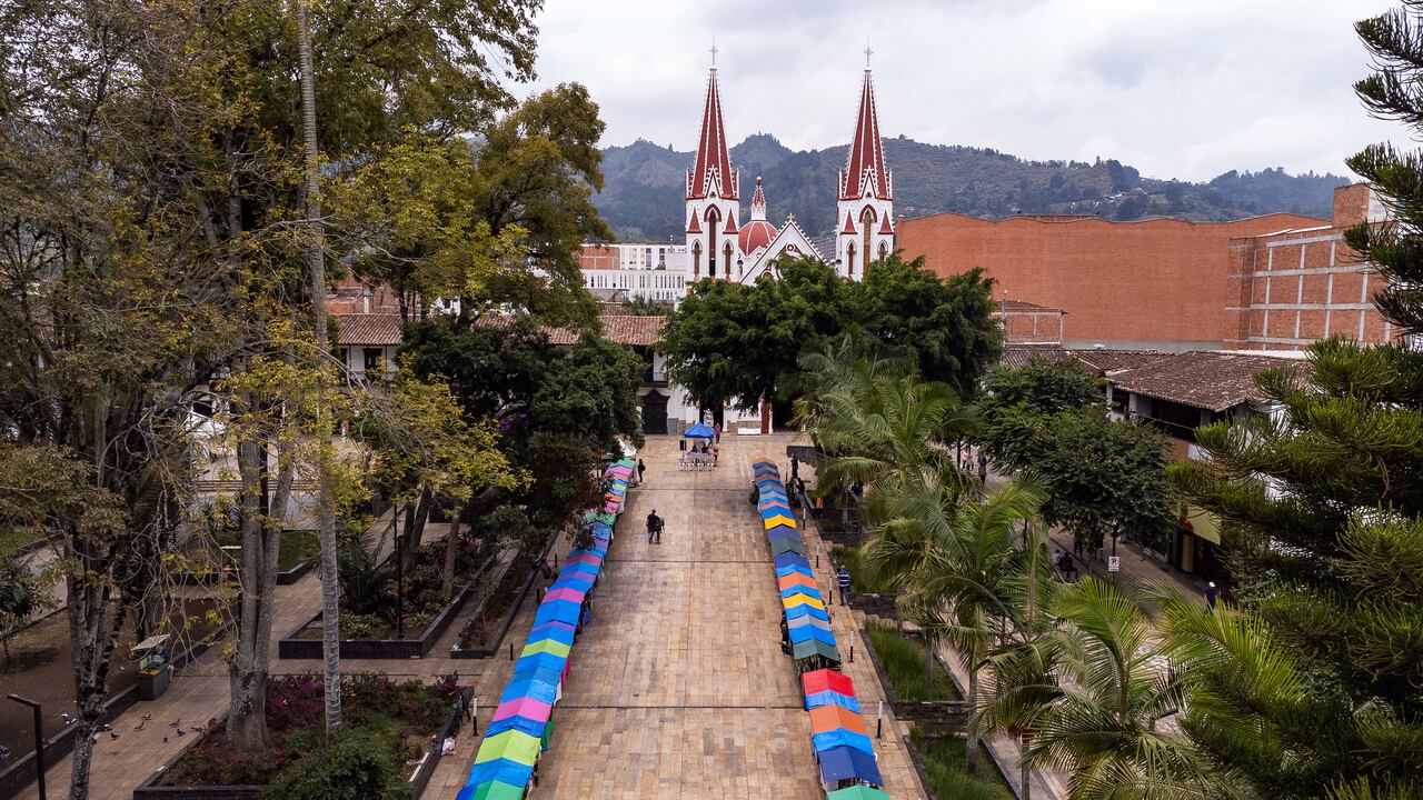 La Ceja es reconocido como la "capital antioqueña de las flores".