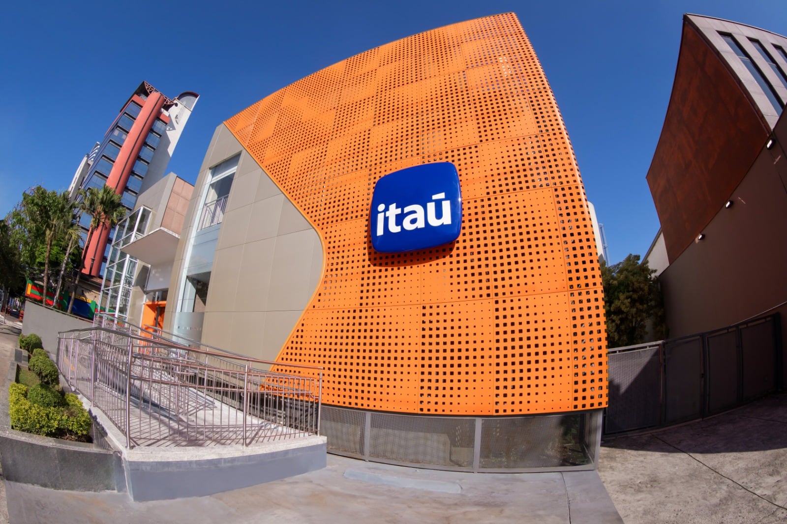 La iniciativa hace parte del compromiso de Itaú Colombia y la Universidad EAN por fortalecer los procesos de inclusión financiera y reducir brechas sociales.