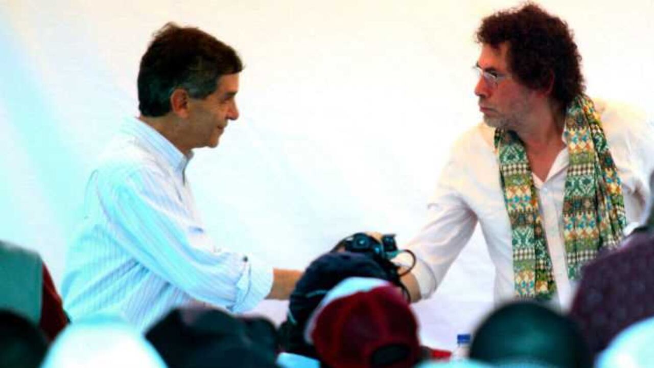 Ante más de 500 habitantes el alto consejero para el Posconflicto, Rafael Pardo, y el miembro del Secretariado de las FARC, Pastor Alape, se anunció el inicio del proyecto de sustitución voluntaria de cultivos de coca.