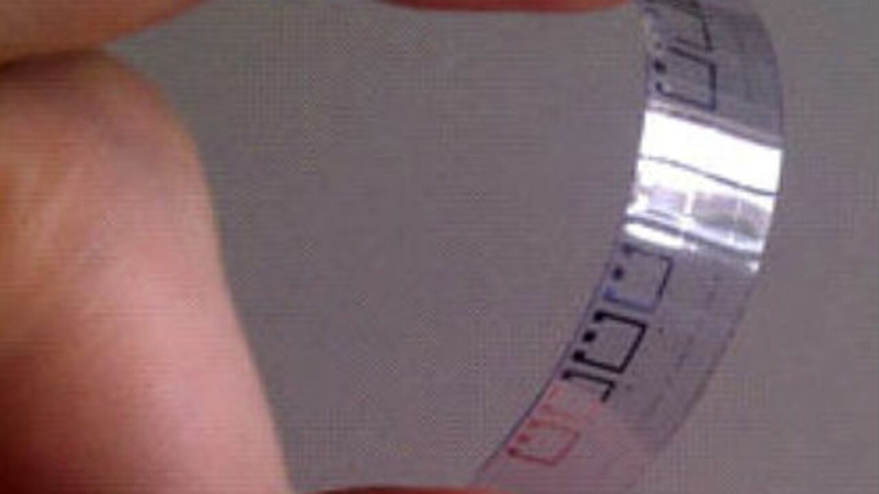 El grafeno está elaborado del grafito. Aquí vemos un sensor químico de grafeno sobre una película.