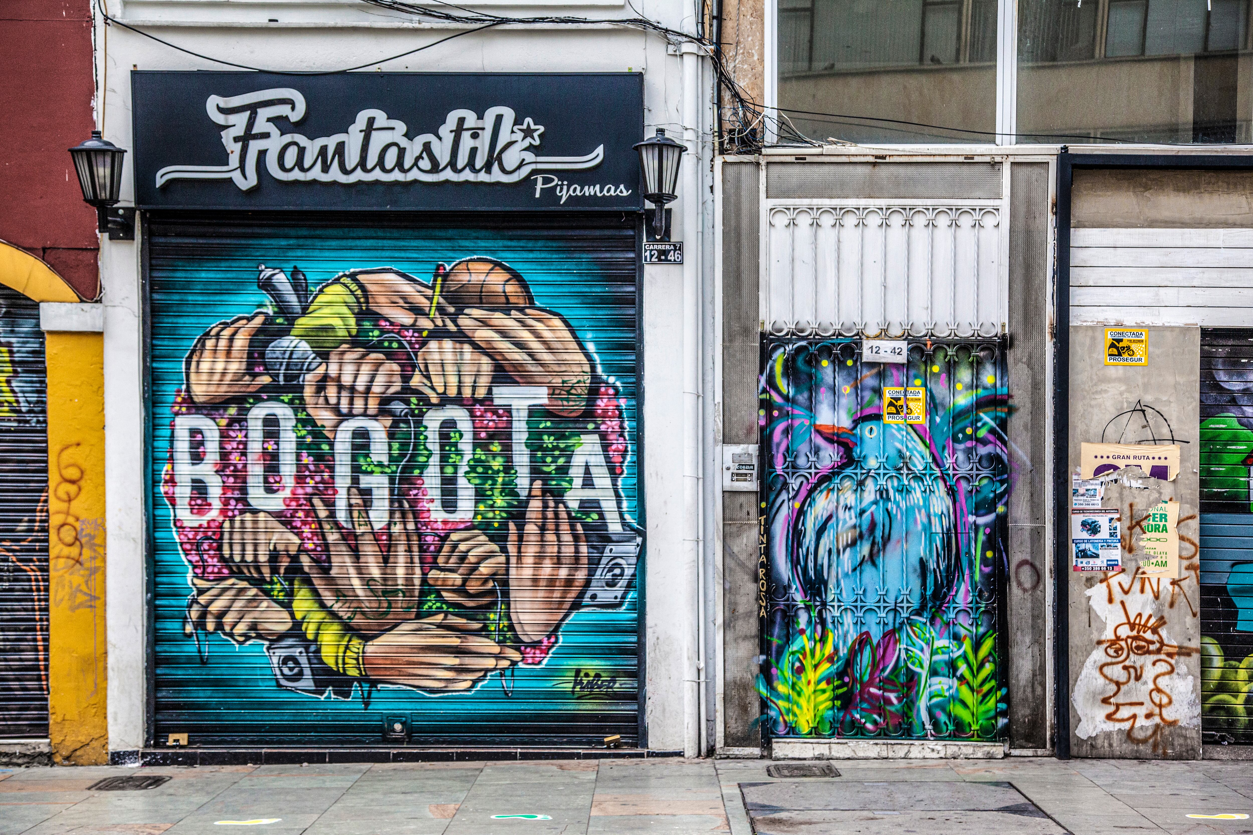 Festivales, colectivos y procesos comunitarios consolidan el arte urbano como un lenguaje legítimo que transforma el espacio público y redefine la identidad de sus habitantes.