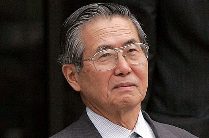 Keiko es hija de Alberto Fujimori, expresidente de Perú condenado a 25 años de prisión por delitos de lesa humanidad durante su gobierno. 