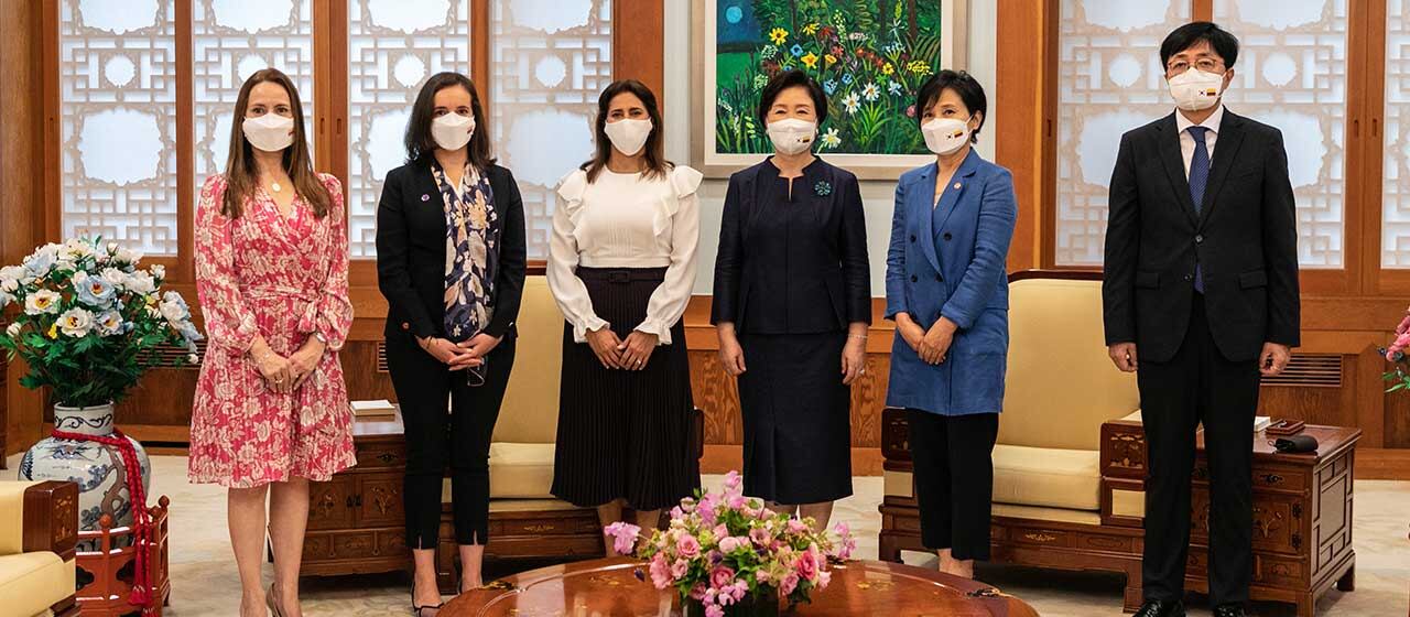 María Juliana Ruiz primera Dama con su homóloga de Corea del Sur Kim Jung-sook