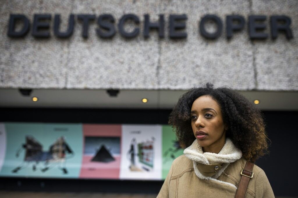La bailarina de ballet Chloé Lopes Gomes a las afueras del Deutsche Oper en Berlín, el 7 de enero de 2021. Foto: Odd ANDERSEN / AFP