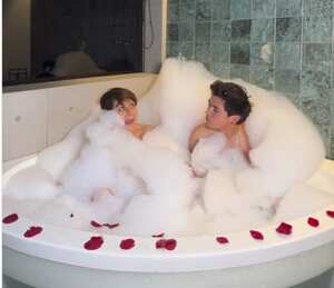 Alina Lozano y Jim Velásquez en un jacuzzi, según ellos, para limpiar la relación.