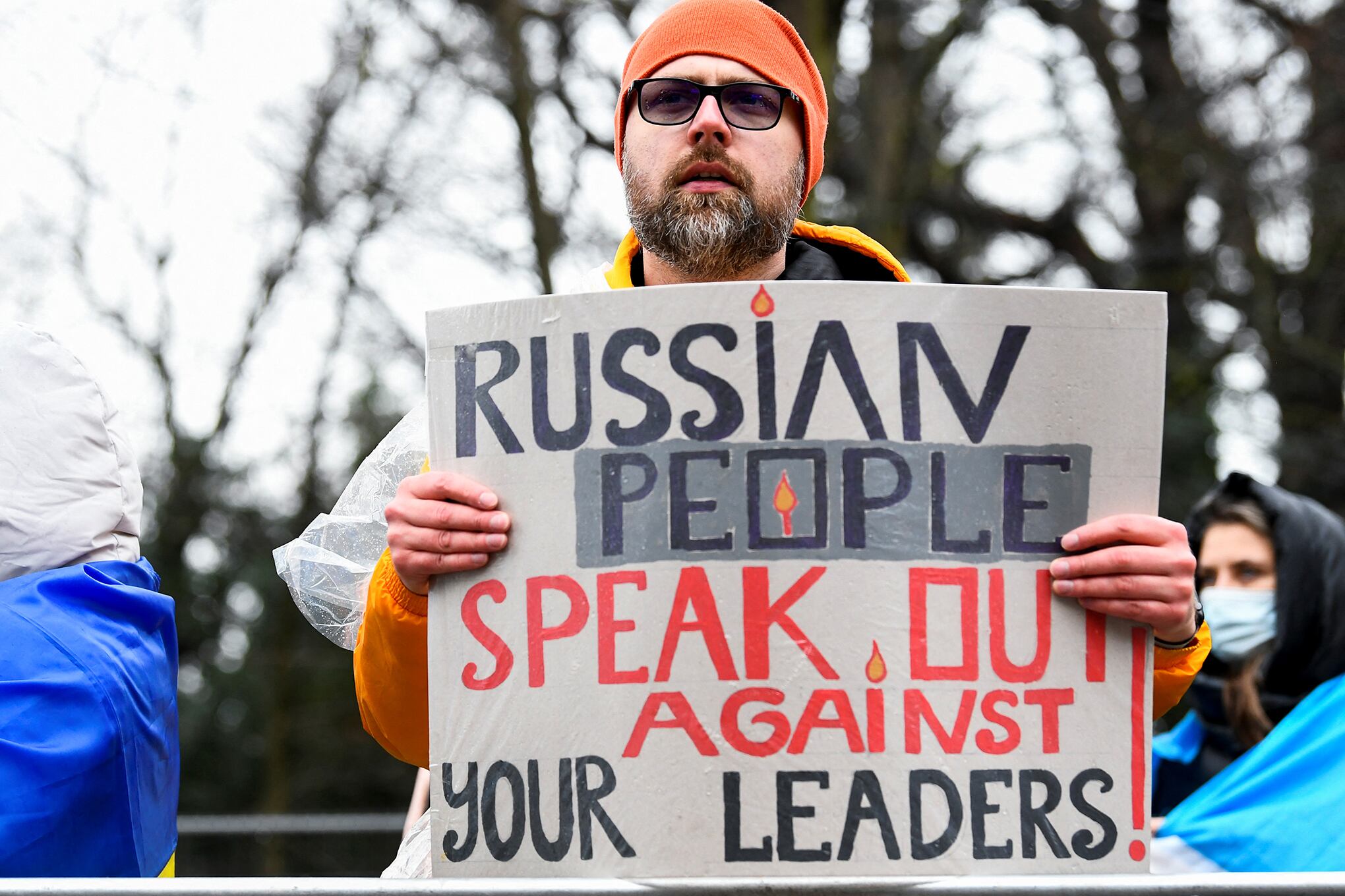 El mundo protesta contra la invasión rusa de Ucrania.