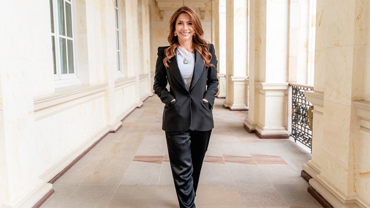 Catherine Juvinao dice que los ministros del presidente Petro hacen una presión indebida en el Congrreso.