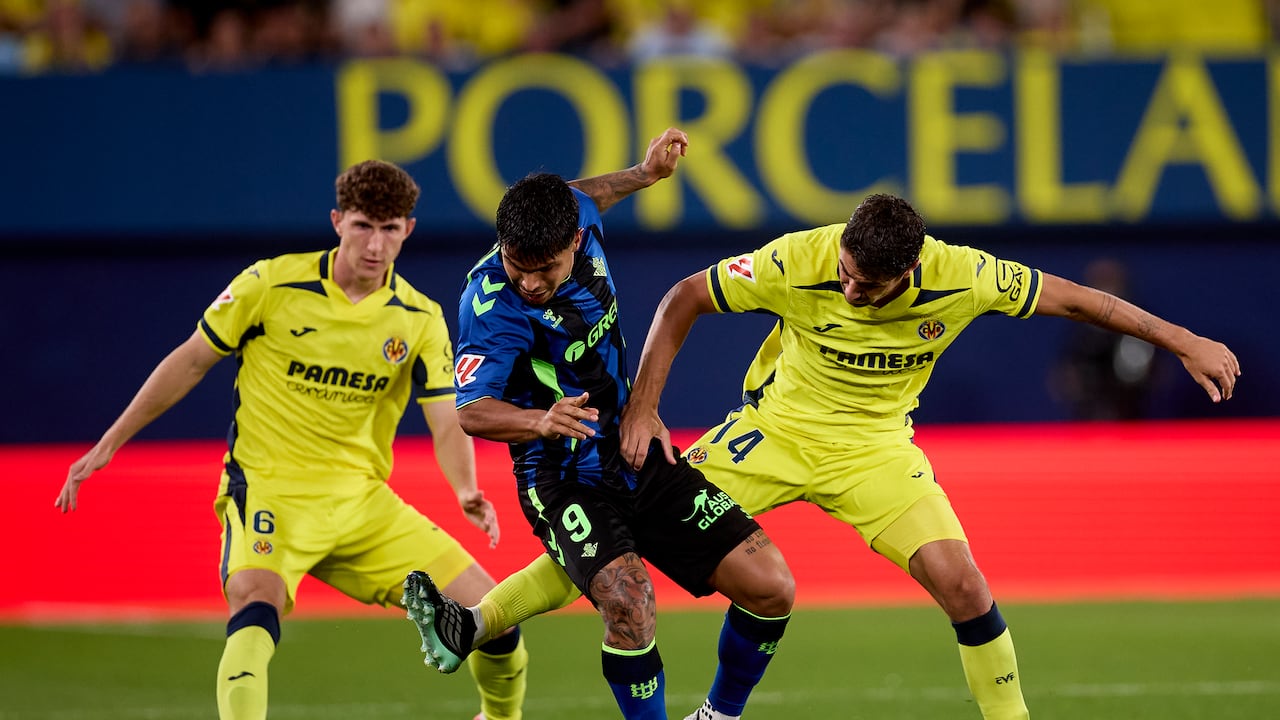 Cucho Hernández contra el Villarreal