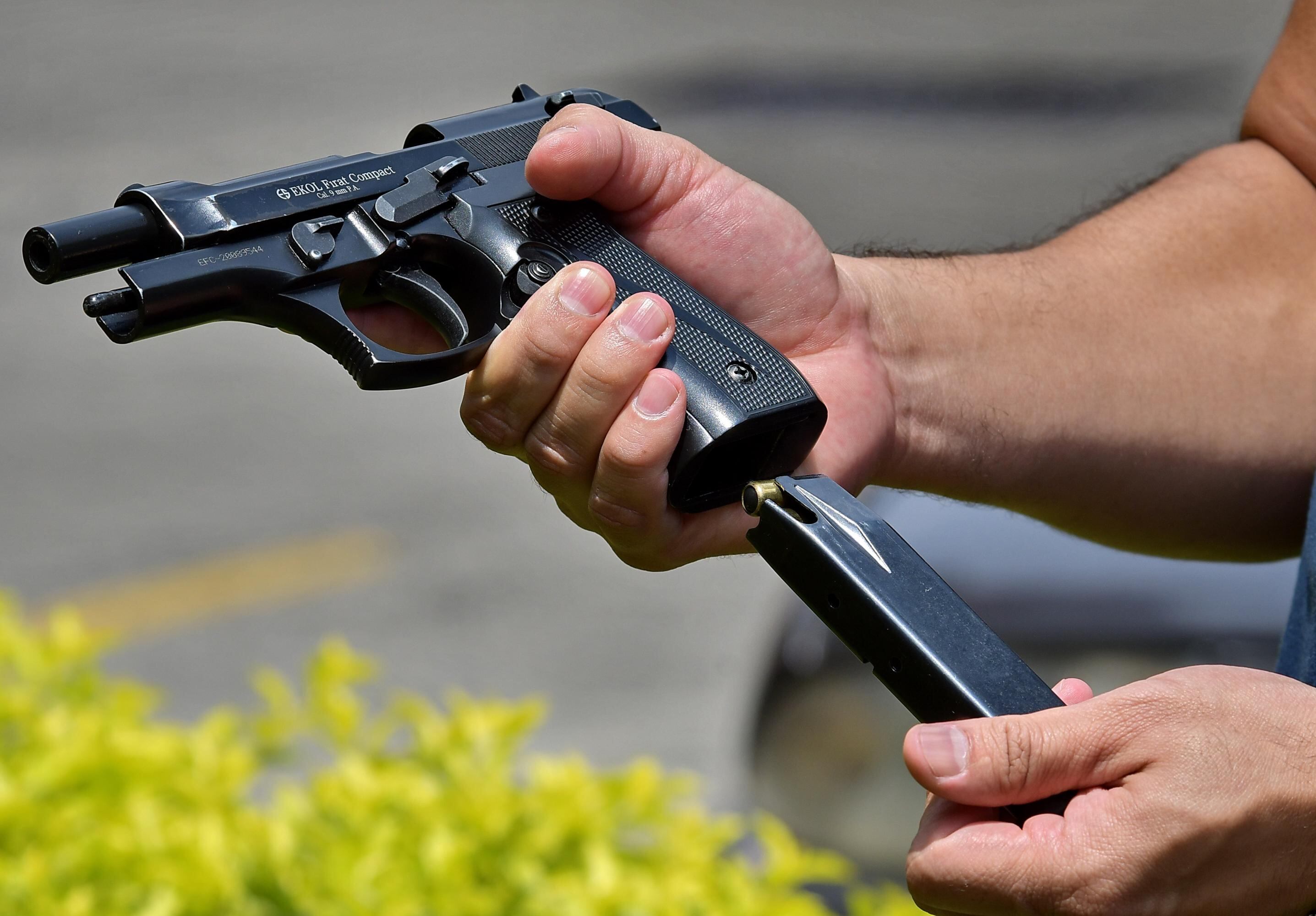 La víctima habría recibido dos disparos.