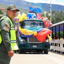 En el estado de Táchira, en el puente Simón Bolívar, hubo una gran celebración por el tránsito del primer camión con carga de Colombia a Venezuela. Se espera una recuperación general del comercio entre ambas naciones.