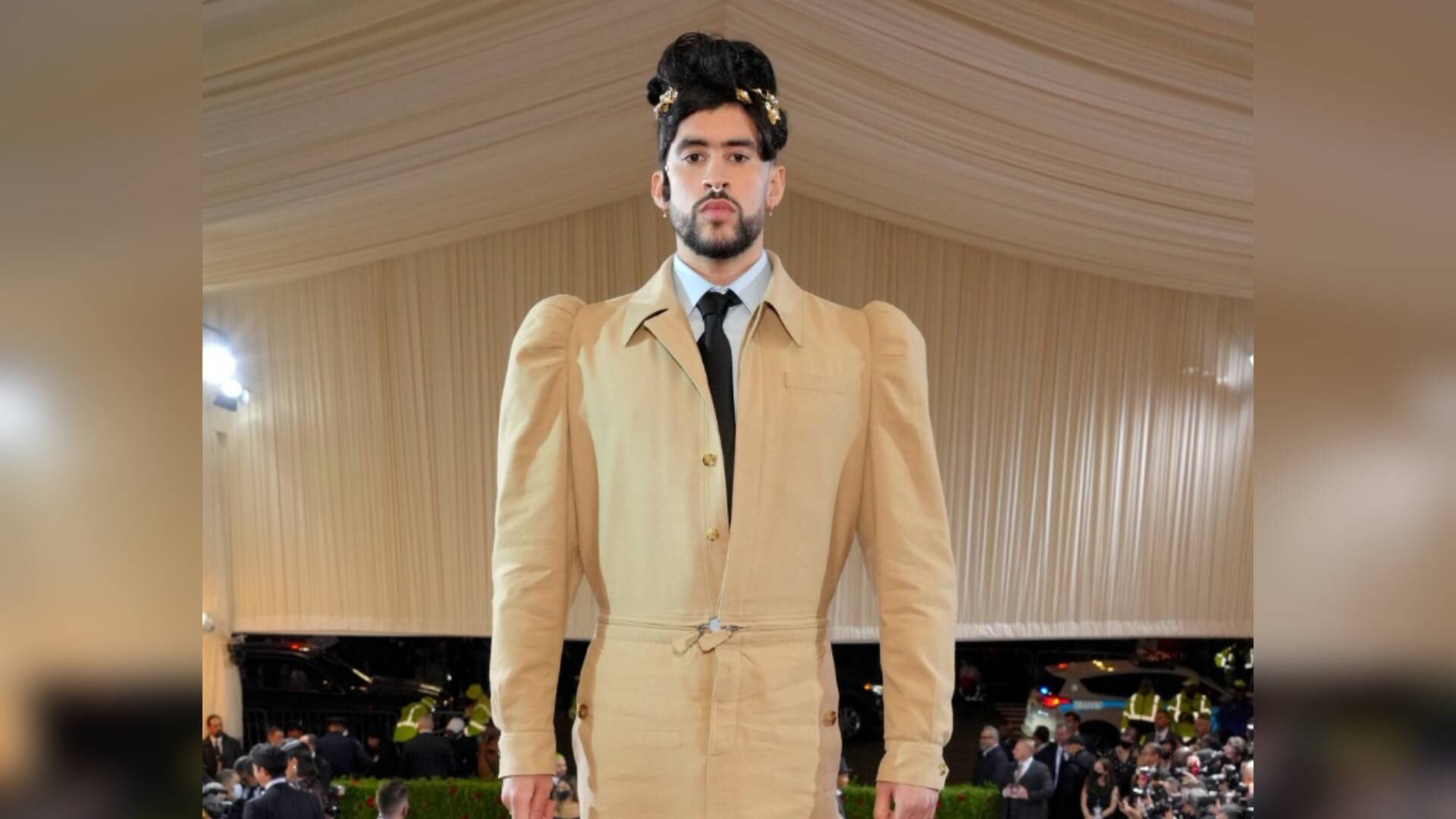 Bad Bunny lució falda en la Met Gala 2022.