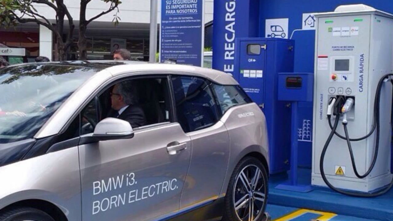 Con una inversión cercana a $230 millones, esta estación puso en servicio un punto de recarga con tres conectores.