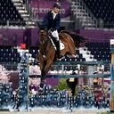 El colombiano Roberto Teran Tafur, montando a Dez'Ooktoff, compite durante la clasificación individual de salto ecuestre en el Parque Ecuestre de Tokio para los Juegos Olímpicos de Verano de 2020, el martes 3 de agosto de 2021 en Tokio, Japón. Foto: AP / Carolyn Kaster.