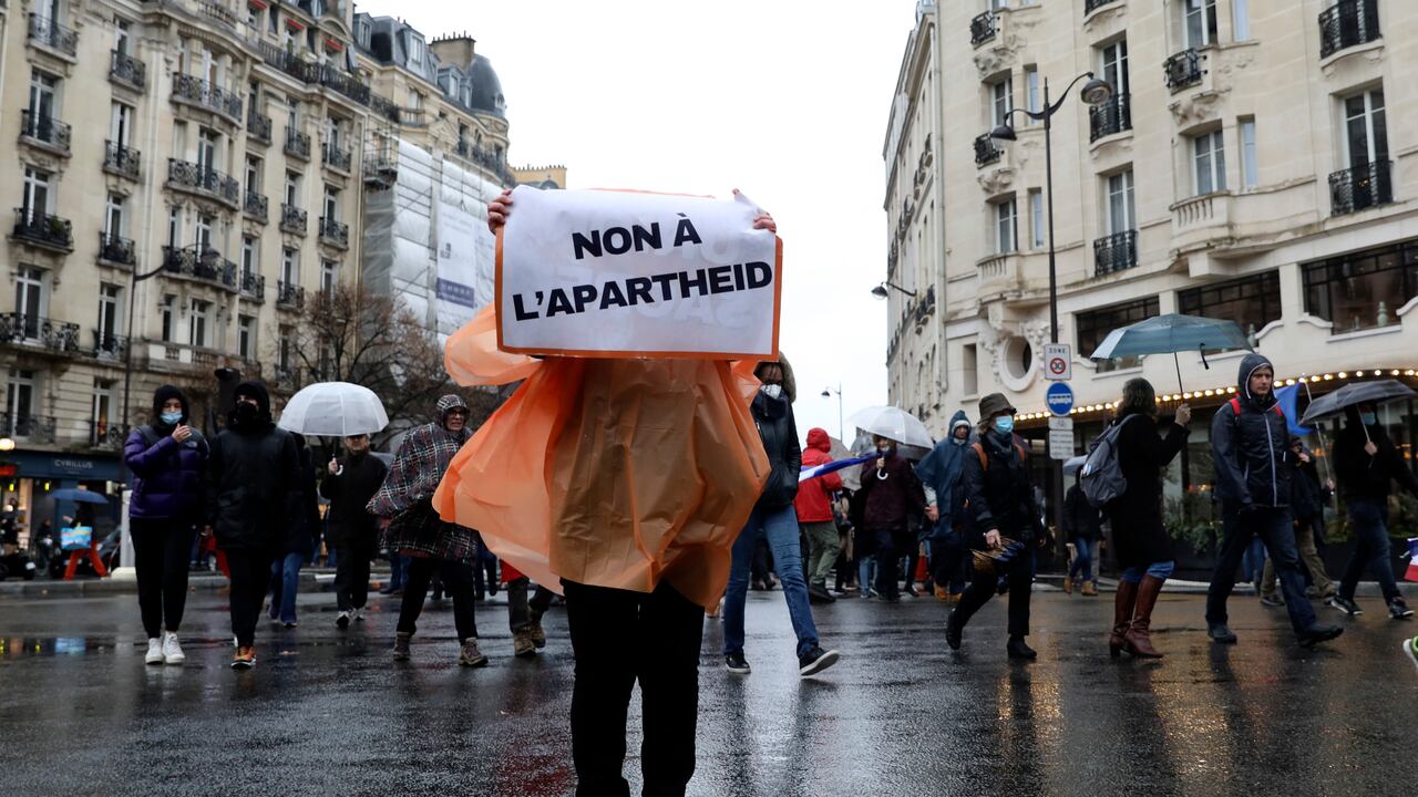 En Francia salieron a la calle miles de personas en diversas convocatorias en ciudades como París, Lyon, Burdeos o Estrasburgo.