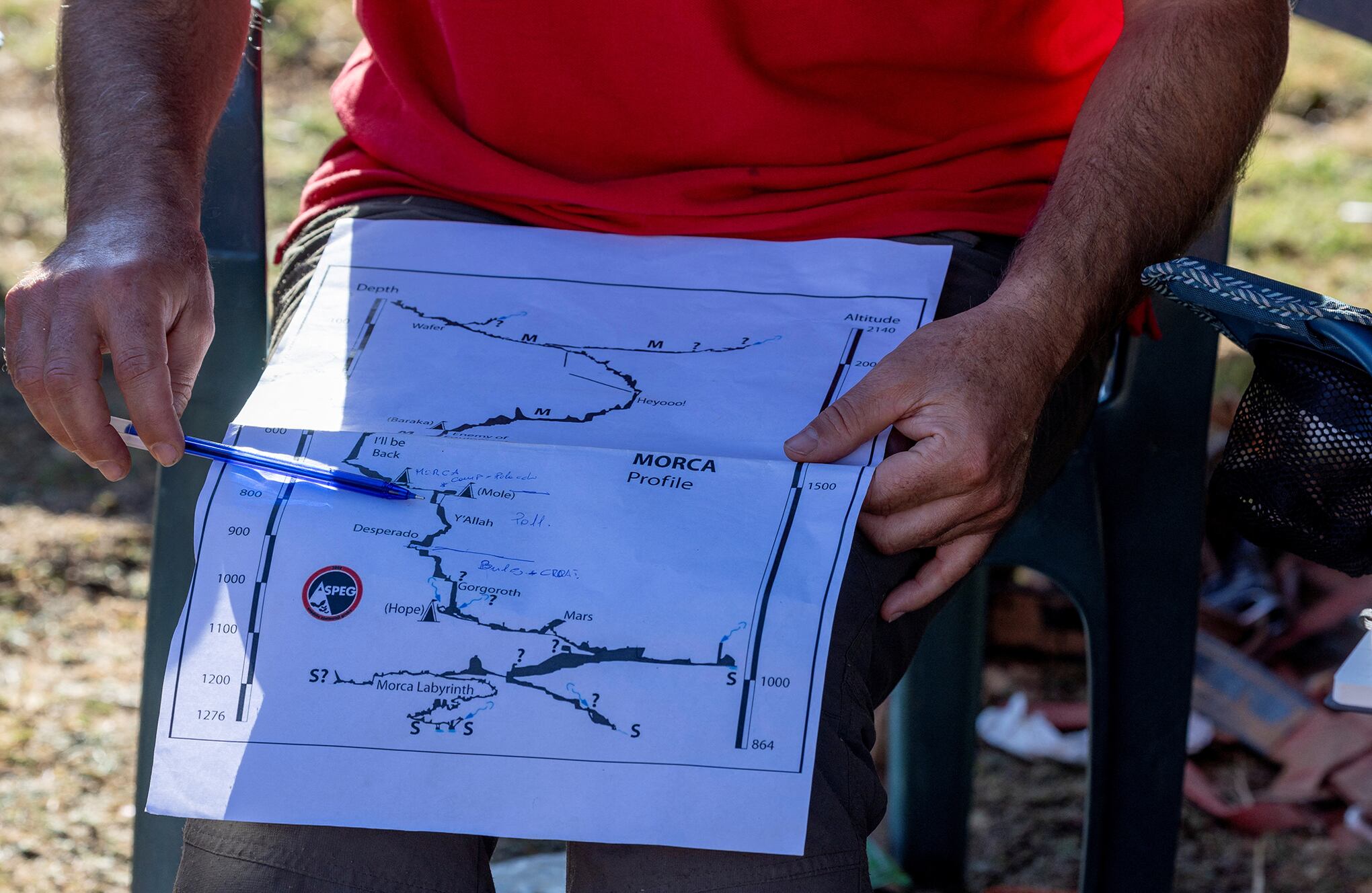 En imágenes : Espeleólogo estadounidense rescatado de una cueva a 1.000 metros de profundidad.