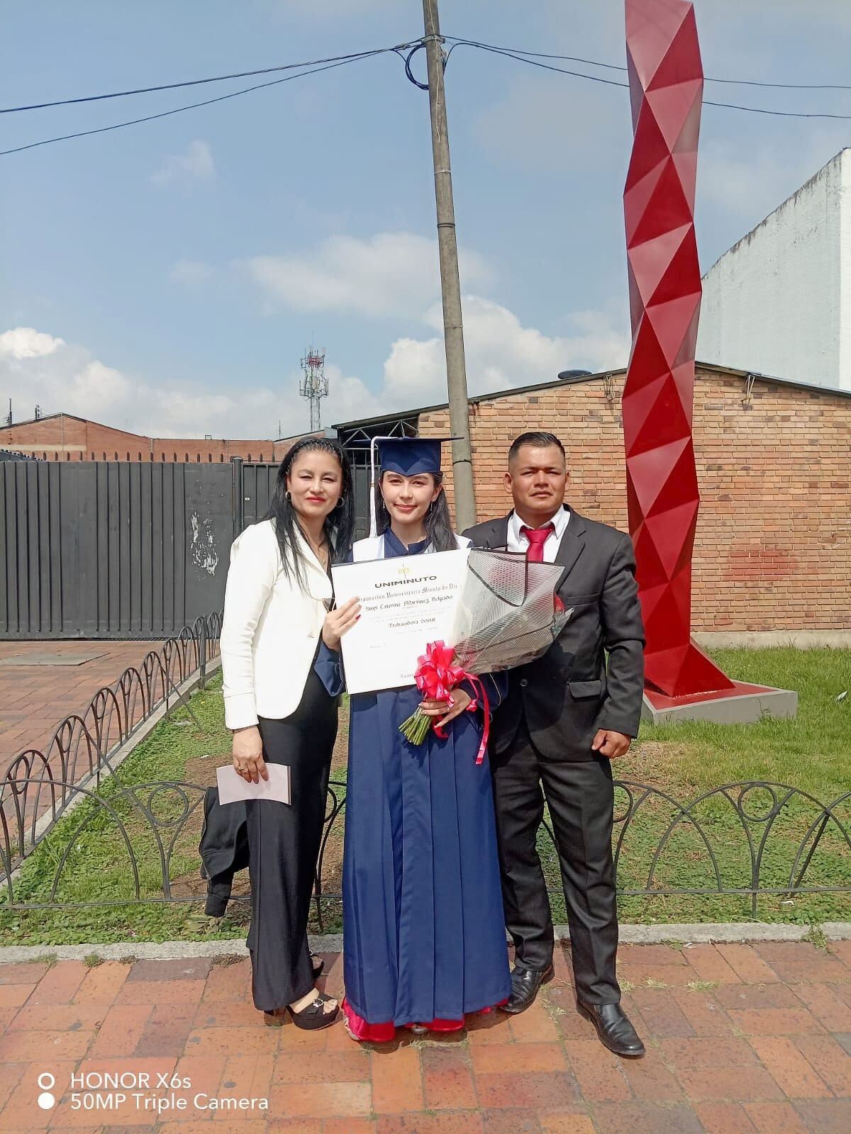 Anyi Caterine Martínez, beneficiada con las becas del CGR Doña Juana