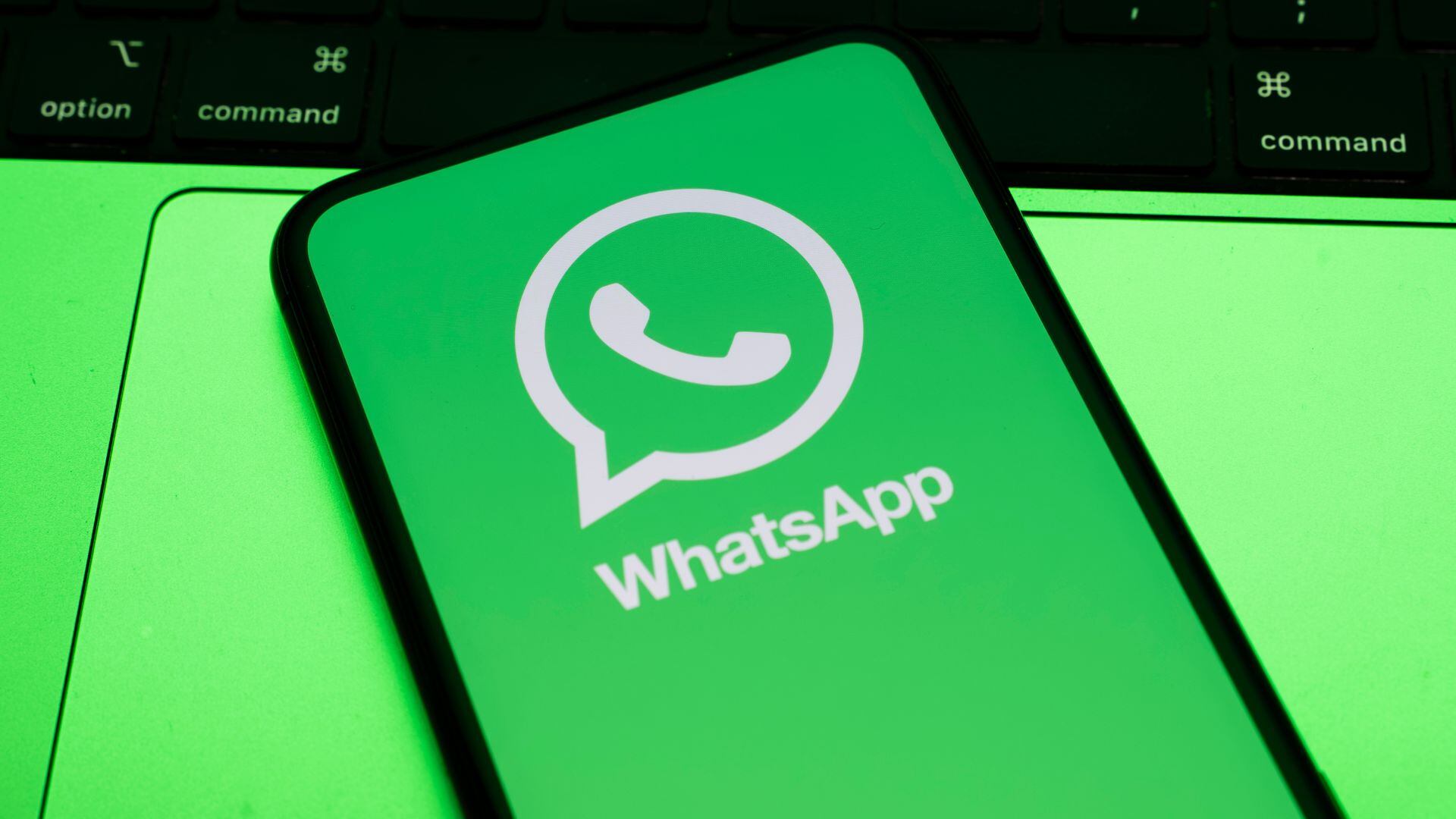 WhatsApp da un paso histórico y permitirá mensajes con otras apps de mensajería.