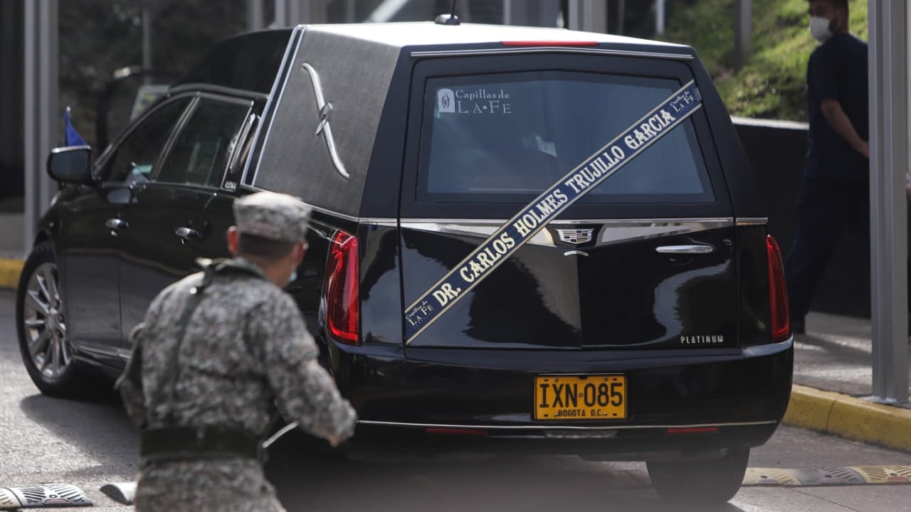 Carroza funebre Carlos Holmes Trujillo
