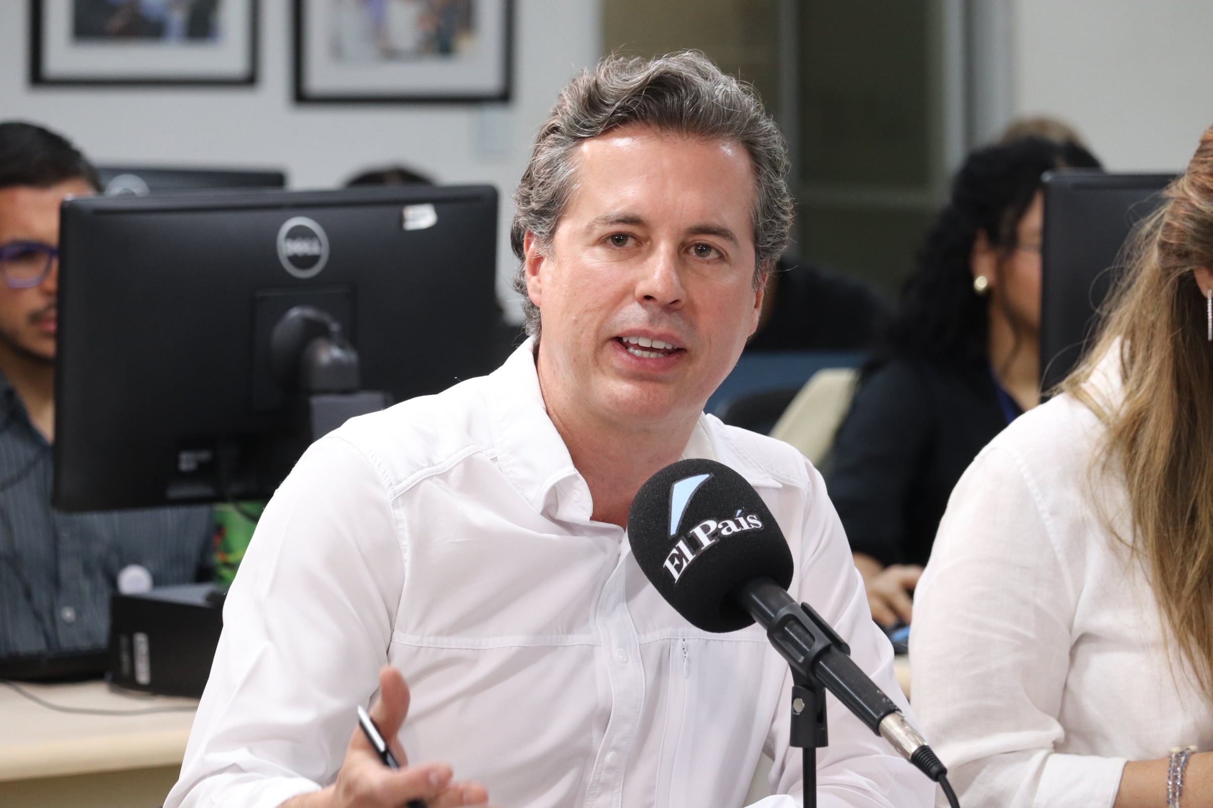 Debate presidencial diálogos por el valle en la redacción de El País. Juan Manuel Galán