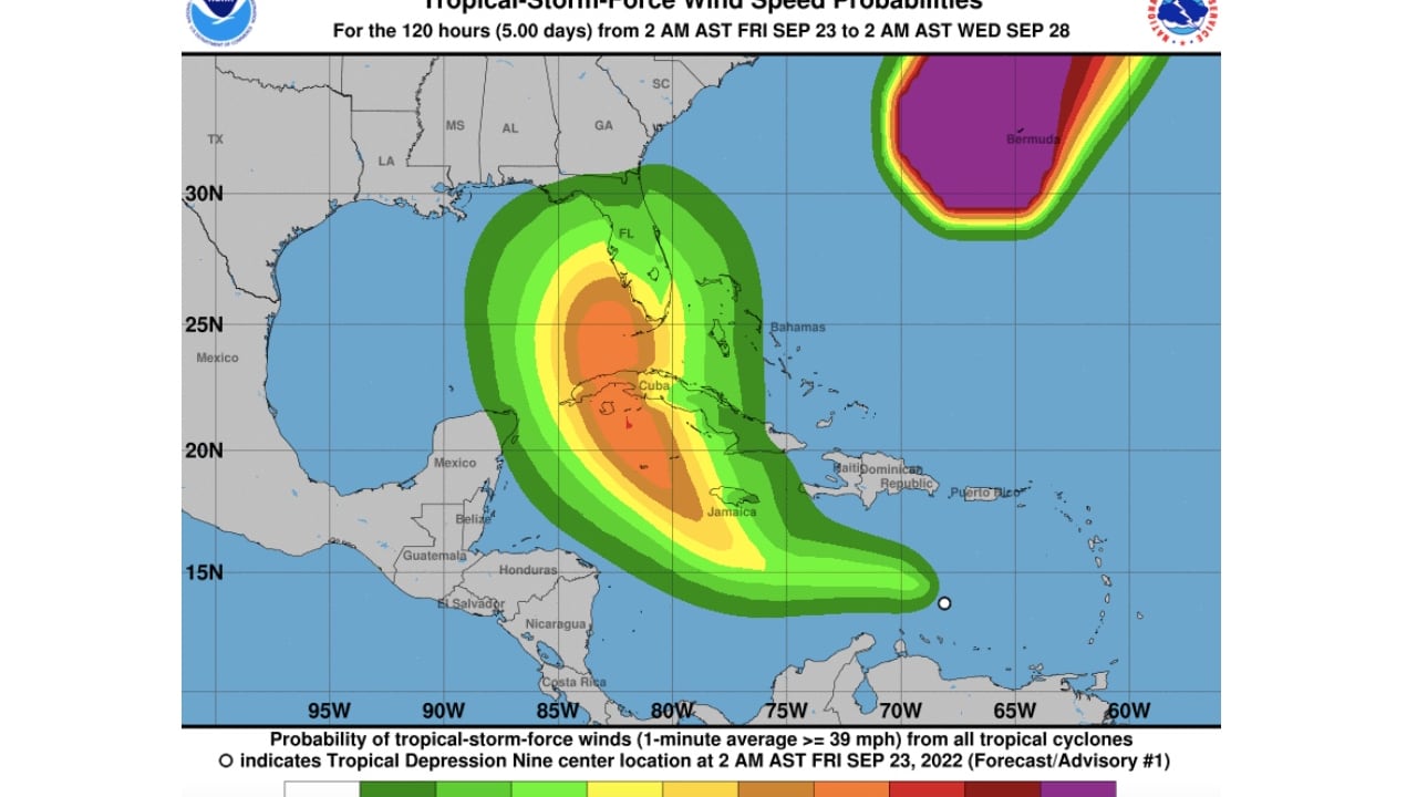 Así luce el recorrido que prevé el Centro Nacional de Huracanes de este sistema atmosférico.