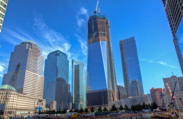 2 de septiembre de 2011. La  edificación empieza a tomar forma en medio del paisaje de la ciudad. 